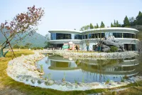 Three Gorges giraffe Park's Hotel - breakfast