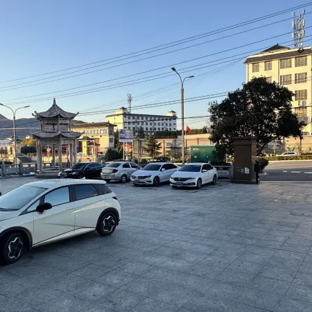 Ascent Hotel Dengfeng