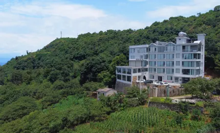 180 degree mountain view boutique vacation homestay at a glance