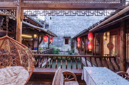 Hongcun Songhetang Inn