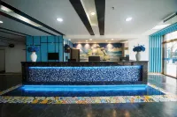 Luoke Sea Hotel (Polar Ocean World Stone Old Man Seawater Bathing Beach)