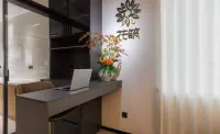 Floral Hotel · Hongkeng Slow Retreat | Forest Stream Mountain Healing Villa (Oedo Hot Spring Branch)