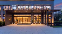Longyou JingLan Song Hotel