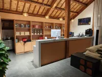 The Story of the Courtyard - بار