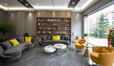 Chuyue Hotel Отели в г. Пассажирская станция Шангри-Ла