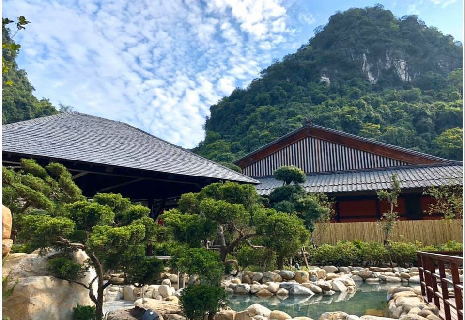 1. 요코 온센 광한..