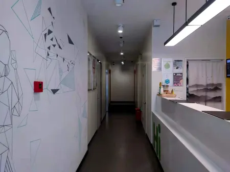 Jitai Hotel (Shanghai Dahua 3rd Road Subway Station) Отели рядом с достопримечательностью «Shanghai University of Engineering Science (Xincun Road)»