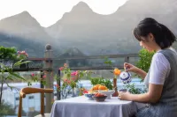 Guilin Qingshanshe (Taohua River Reed Flute Cave Scenic Area) Hotels in Guilin