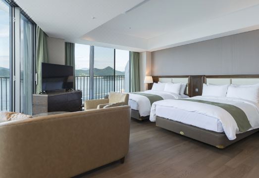 스탠포드 호텔앤리조트 통영의 인피니티 풀 전경 사진