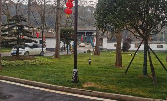 Lijushan Qingfeng courtyard home - Housity