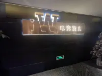 Luoyang iw E-sports Hotel (Baolong Plaza Branch)