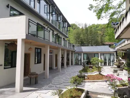Bifengxia Shanli Bieyuan Homestay Отели рядом с достопримечательностью «Bifeng Gorge»