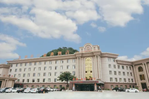 Longyuan Holiday Hot Spring Hotel