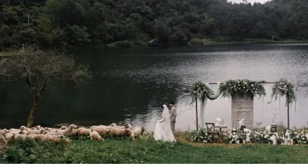 CLOUD·LAKE RESORT HOTEL Отели рядом с достопримечательностью «Caoke Tibetan Township»