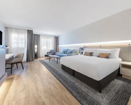 Crowne Plaza HAWKESBURY VALLEY by IHG ウィンザーのホテル