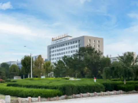 Jindong International Hotel (Dajijia Wanhua Energy Conservation Store) Hotels near Yantai Airport