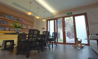 Manshu Alley Homestay