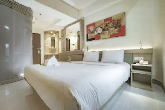 Sunrise Aventus Hotel Nusa Dua Отели рядом с достопримечательностью «Пляж Саванган»