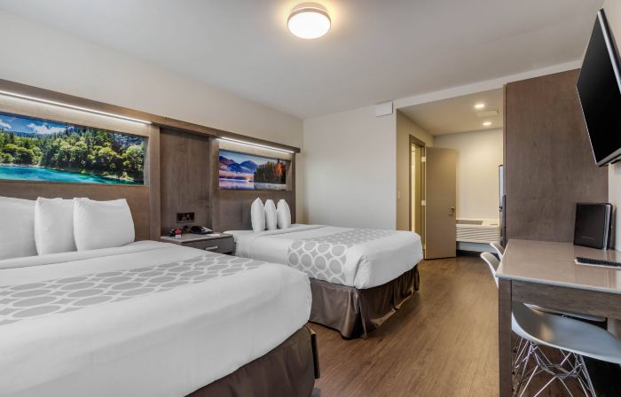 Super 8 by Wyndham Macleod Trail Calgary