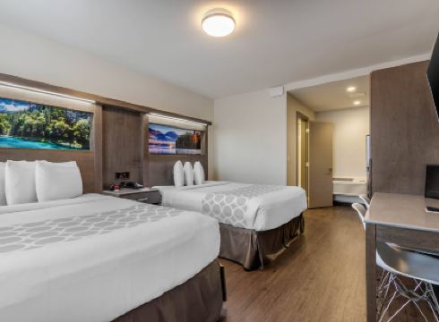 Super 8 by Wyndham Macleod Trail Calgary