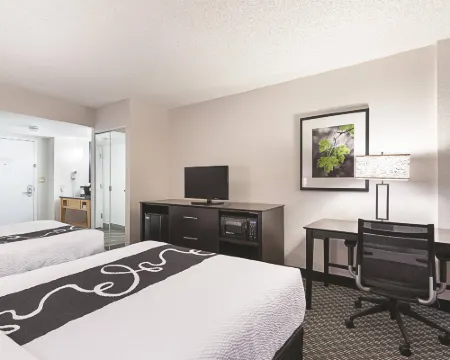 La Quinta Inn & Suites by Wyndham Plantation at SW 6th St Hotels in Plantation