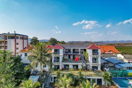 Jinghong No. 1 Mansion Отели рядом с достопримечательностью «Menghanman Tingfota Temple»