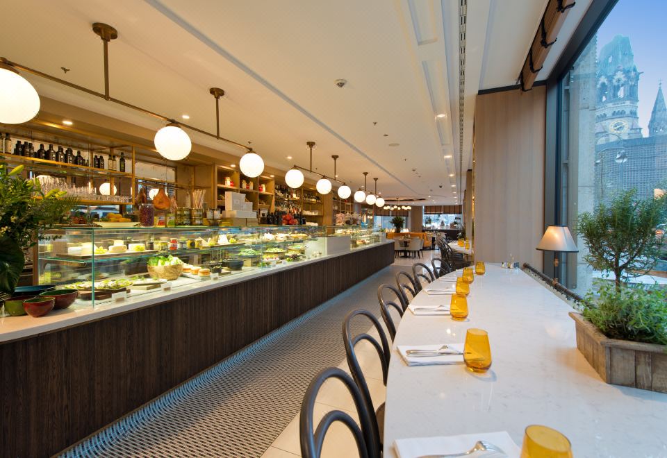 4. 월도프 아스토리..