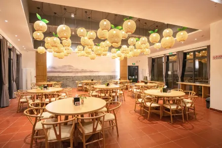 Bishe Township Hotel (Deqing Branch) Отели в г. Дэцин