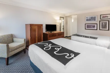 La Quinta Inn & Suites by Wyndham San Antonio Riverwalk