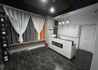 Free People E-sports Hotel
