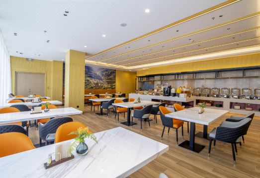 4. 아투어 X 호텔..