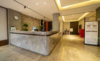 Mayflower Hot Spring Hotel (Xinmi Qingping Square)