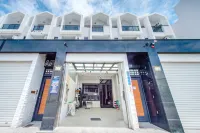 Flying Club Hotels near Lin Mo-Niang Memorial Park