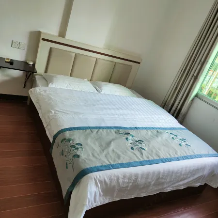 Xinglong Hotel Отели рядом с достопримечательностью «Donghua Mountain»