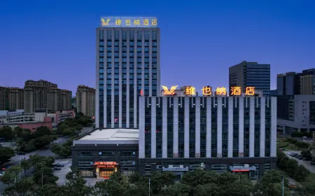 Vienna Hotel (Zhuji Station Baolong Plaza)