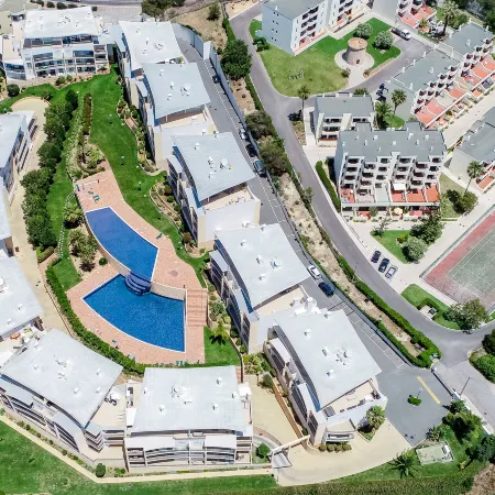 BnB Homes Ocean View Apartment with relax Terrace, 2 Swimming pools & Tennis court