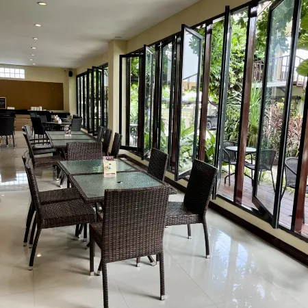 Hotel la Villa Khon Kaen Отели рядом с достопримечательностью «Храм Тхунг Сетхи»