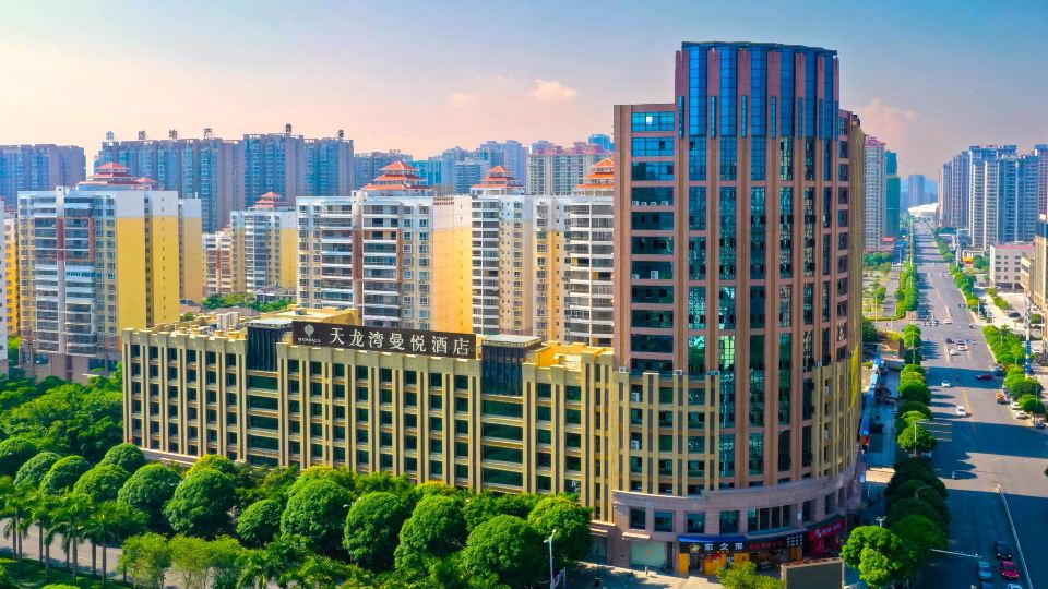 Mandala Hotel (Baise Station Wanjingcheng Night Market)