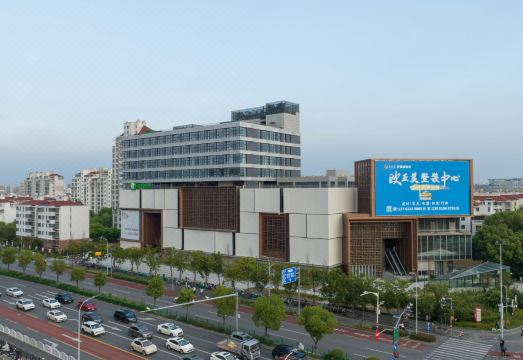 1. 홀리데이 인 익..