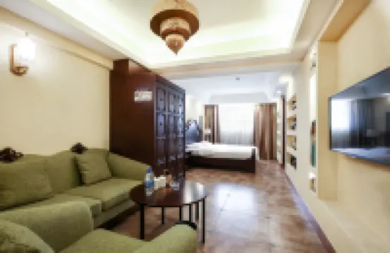 Boshe Shabao Hotel (Guiyang North High-speed Railway Station Dream City)