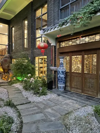 Jingdezhen Seven and a Half Art Inn Отели рядом с достопримечательностью «Moon Lake Scenic Area»