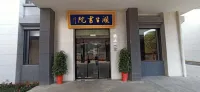 Twin Peaks Polytechnic College Hotel