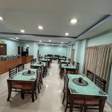 Tshongdu Boutique