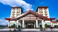 Grand Hotel Mangshi Shengshui Lake - parking