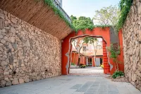 Truong Phu House - Hotel & Apartment Hotels in Quang Dien District
