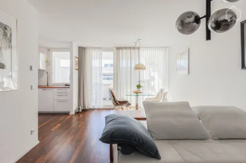 EXQUIS 2BR Luxury Apt. ROLF BENZ | Parking | Centre | Kitchen | Pick-up Service Airport Hotel a Boblingen