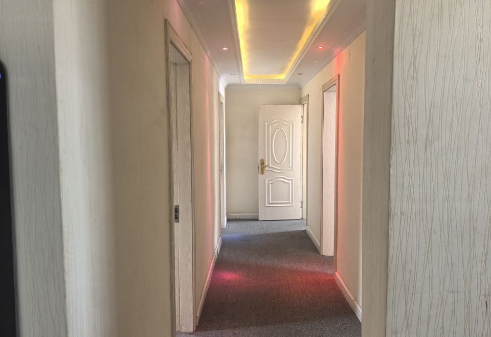 5. 골든 코스트 호..