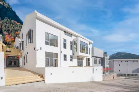 Wutaishan Shangjinyuan Homestay Отели рядом с достопримечательностью «Baiyun Temple»