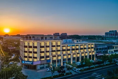 Hanting Hotel (Anxin Baiyangdian Everbright City Branch, Xiong'an New Area) Отели рядом с достопримечательностью «Lotus Grand View Garden»