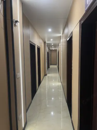 Huayang Hostel Отели рядом с достопримечательностью «Jiutian Cave Zongxi River Scenic Tourist Area»